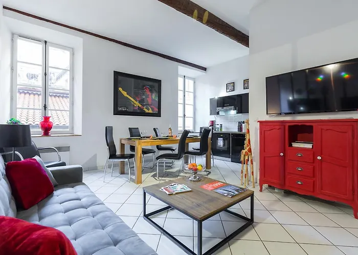 Ste Reparate F4 Moderne, Design, Place Rossetti, Heart Old Town
