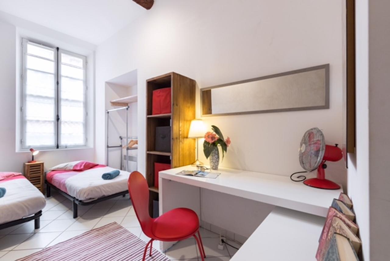 Apartment Ste Reparate F4 Moderne, Design, Place Rossetti, Heart Old Town *